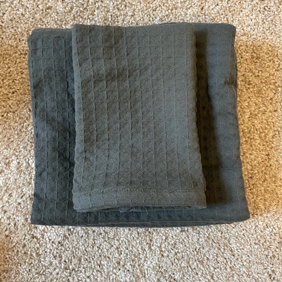 Bathen Waffle Towels (Set of 4) in Charcoal - Picture 2 of 5
